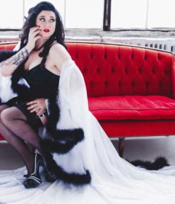 What can be worn in the boudoir photoshoot?