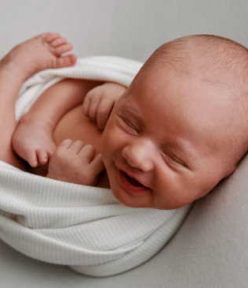 What should be looked for in a newborn photographer?